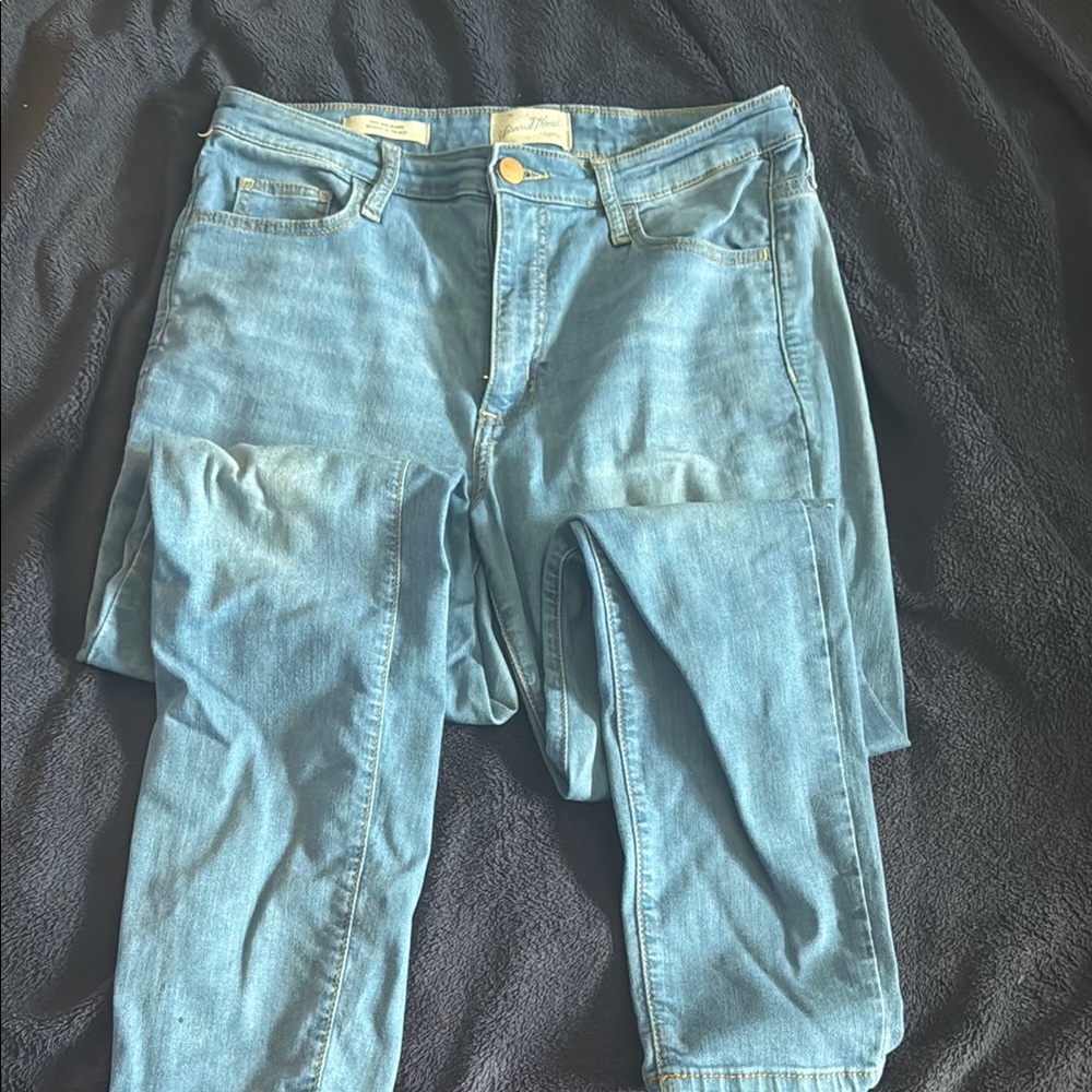 Universal Thread Women's High Rise Jeans - Light Blue
